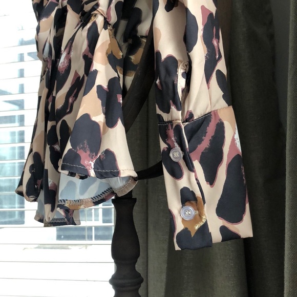 Boohoo leopard tie front blouse - Picture 3 of 5